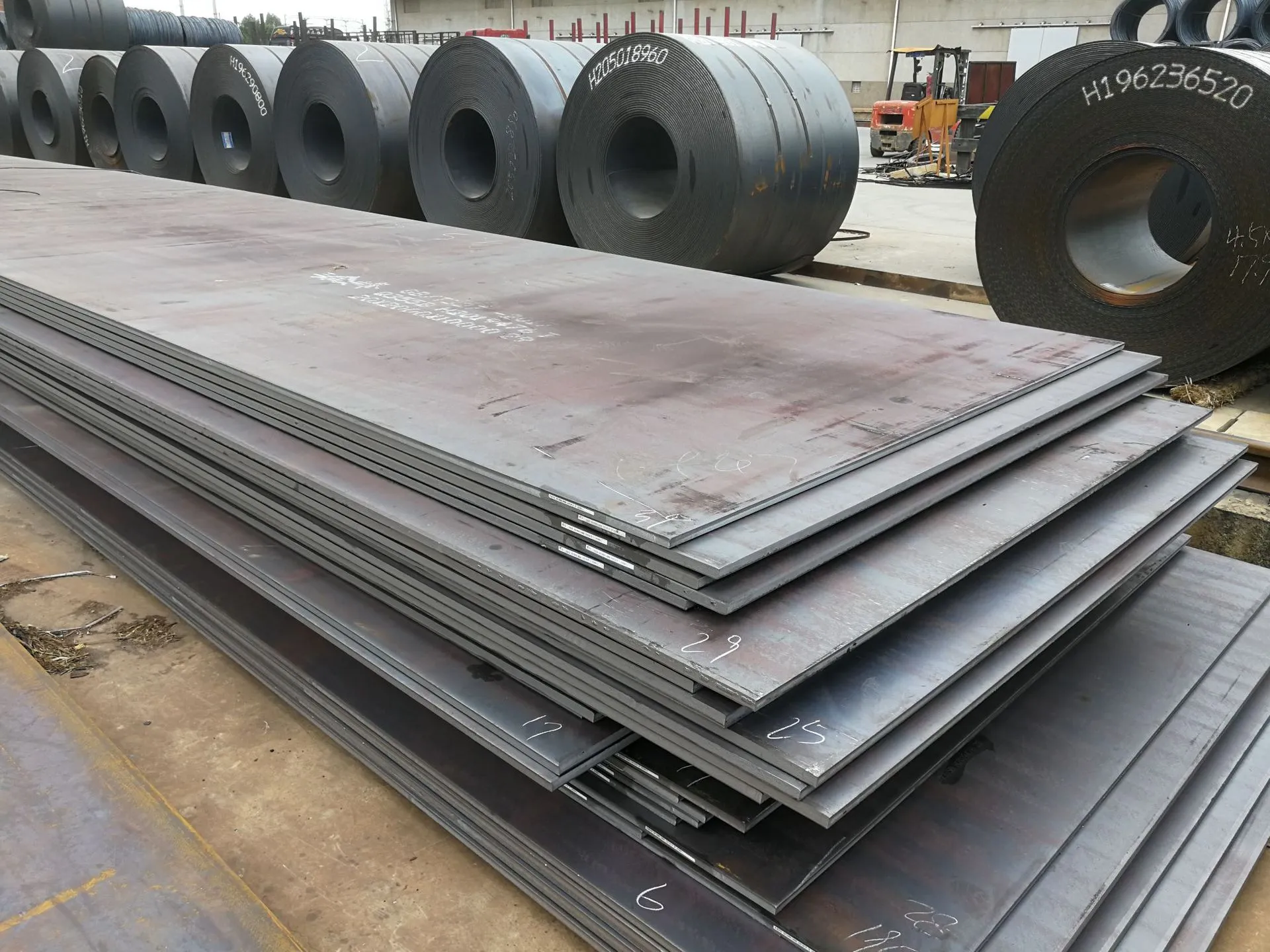 Analisi della fessurazione da flessione su lamiera di acciaio laminata a caldo Q235B formata